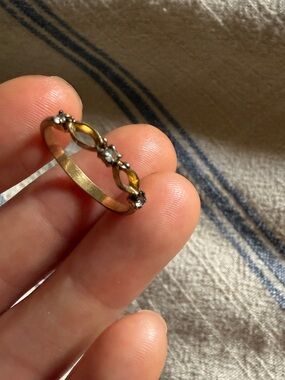 Vintage mcm Delicate Yellow Gold dainty crystal  Women's Ring Sz 7